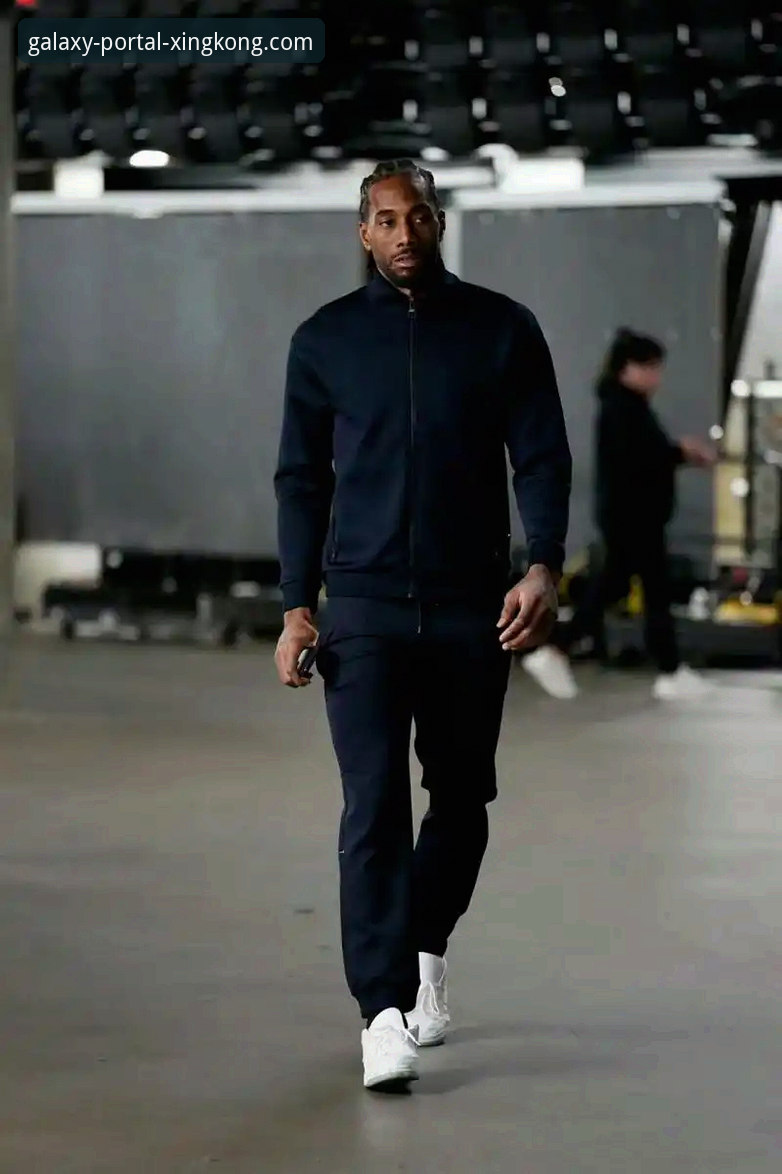 星空官网官方正版评测 NBA快船开拓者一战深度评测:伦纳德手腕伤势背后的多重博弈